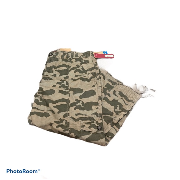 Merona Camo Cargo Capris - Picture 1 of 3